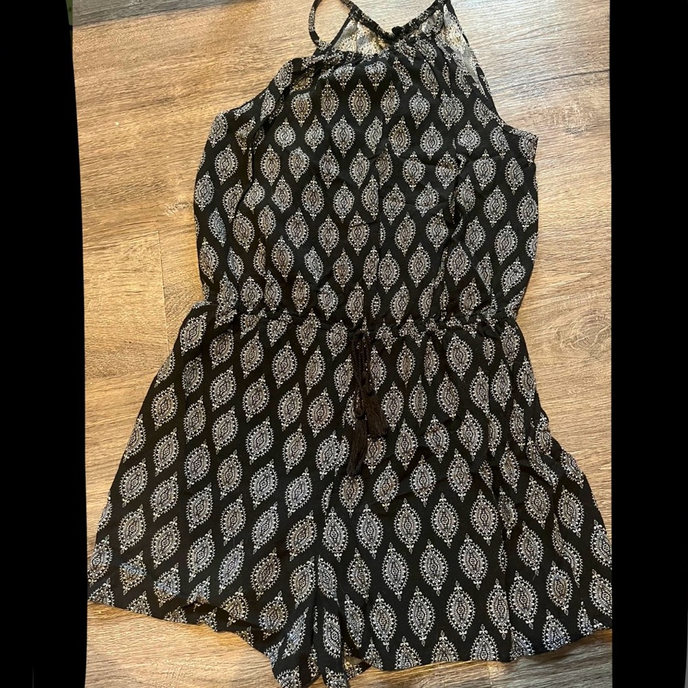 Small Mossimo romper with black and white pattern in good condition